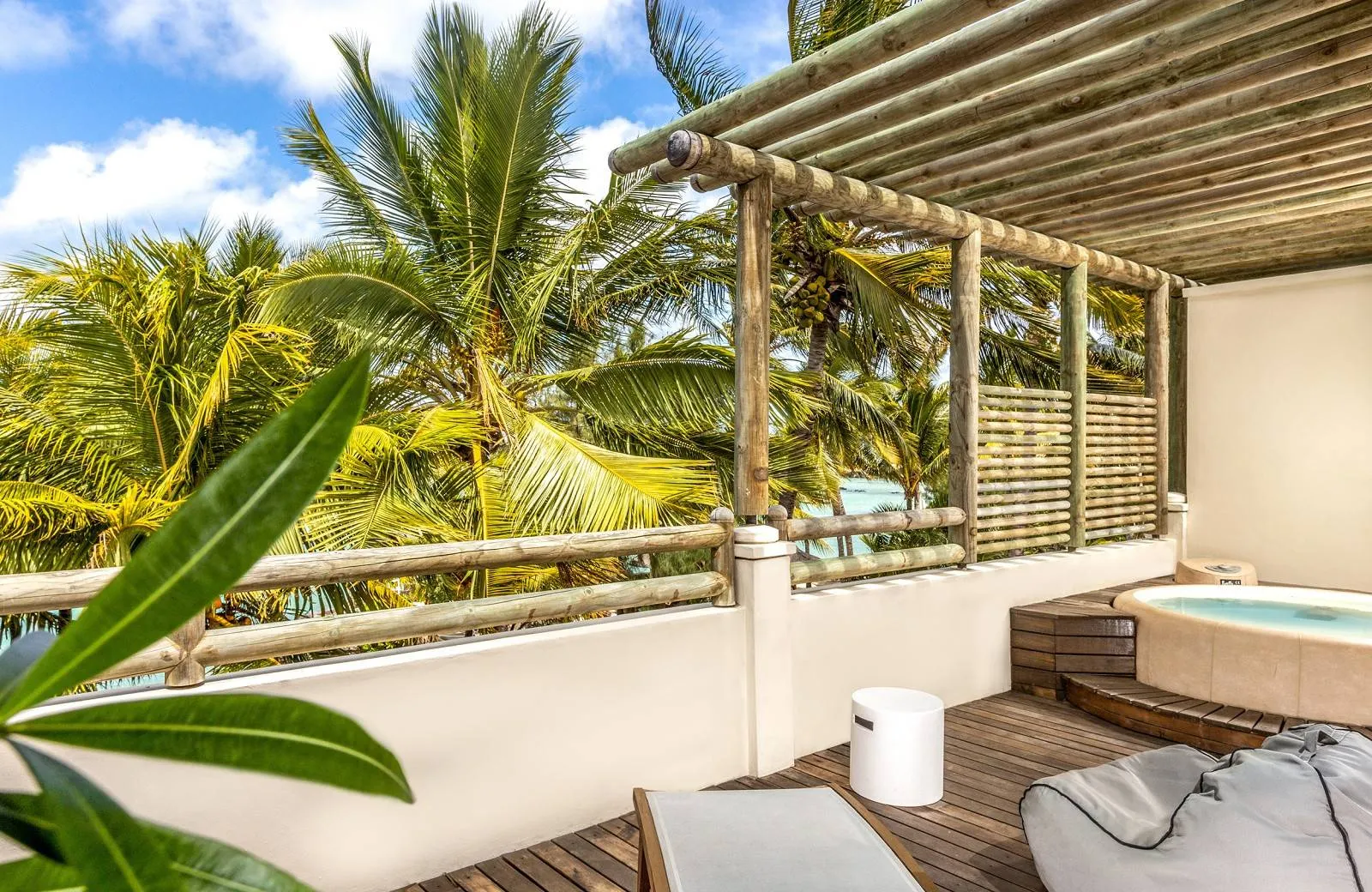 Lagoon Attitude Hotel 4*