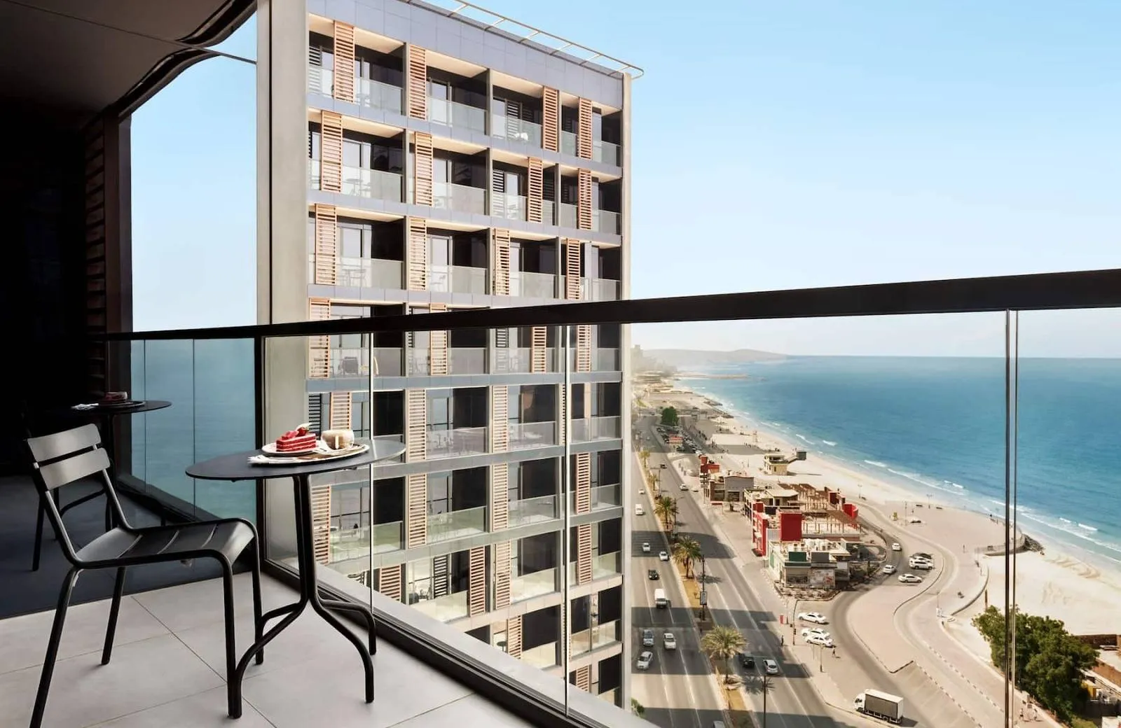 Wyndham Garden Ajman Corniche 4*