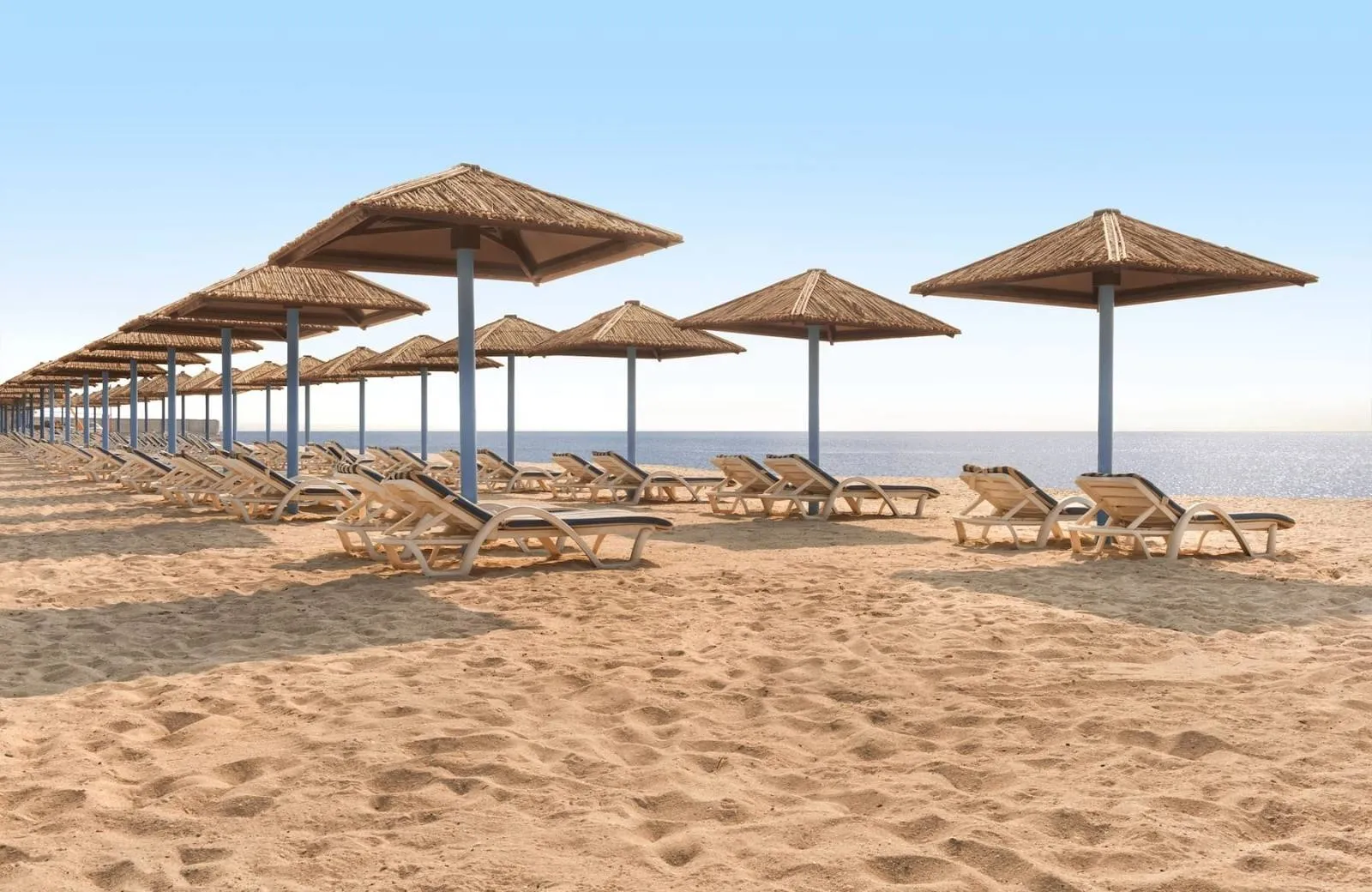 Wyndham Garden Ajman Corniche 4*