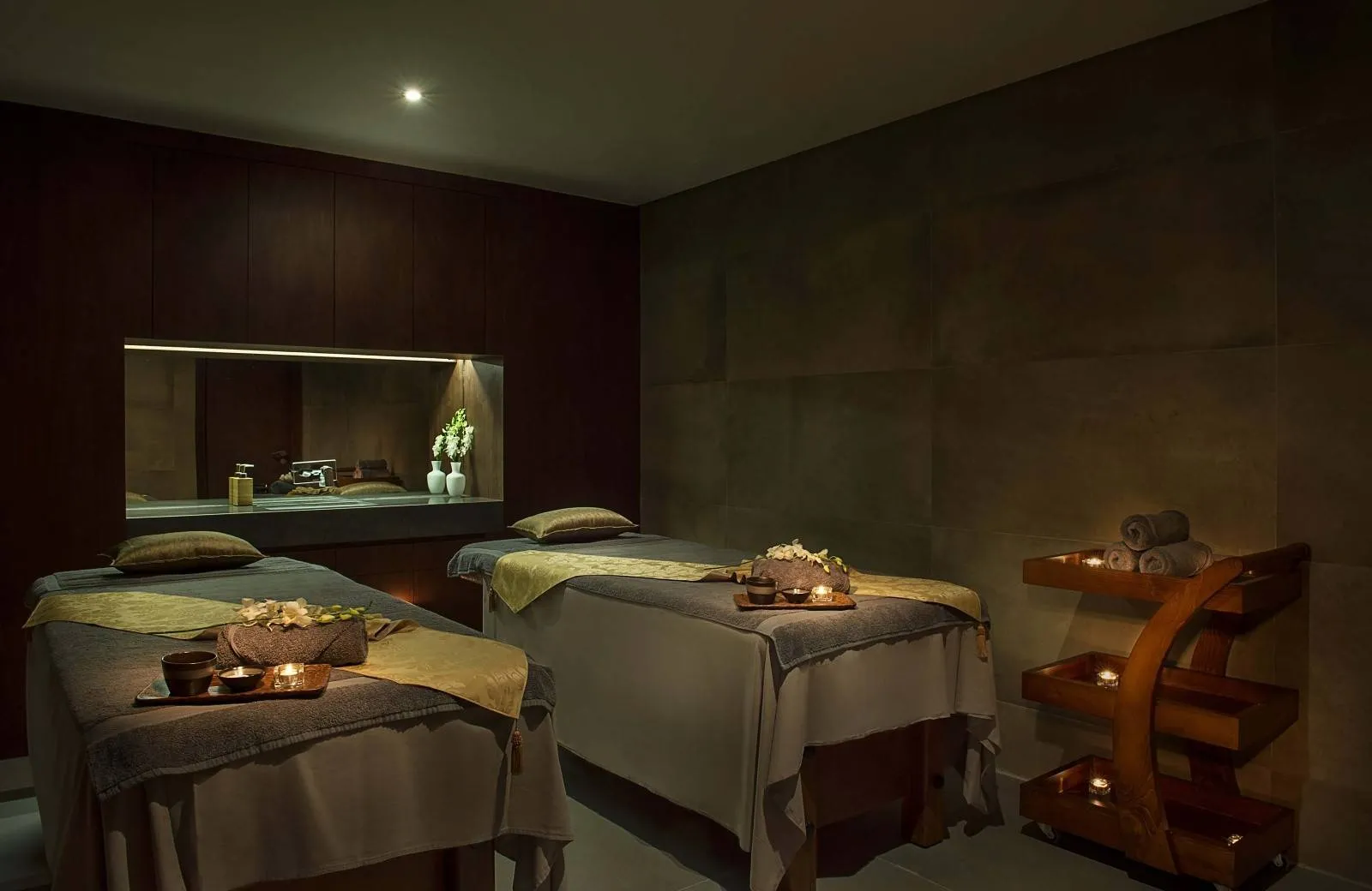 Wyndham Garden Ajman Corniche 4*