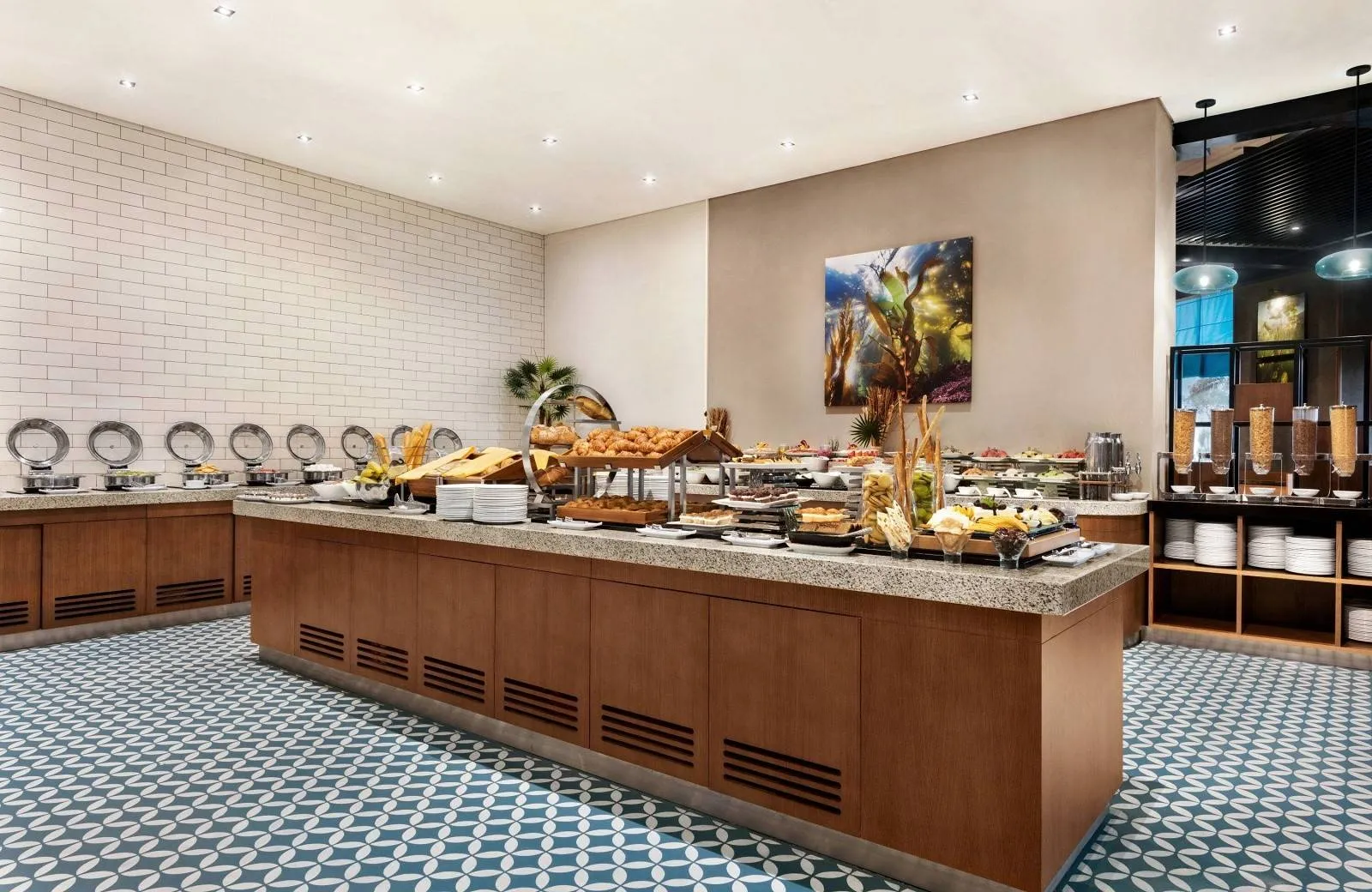 Wyndham Garden Ajman Corniche 4*