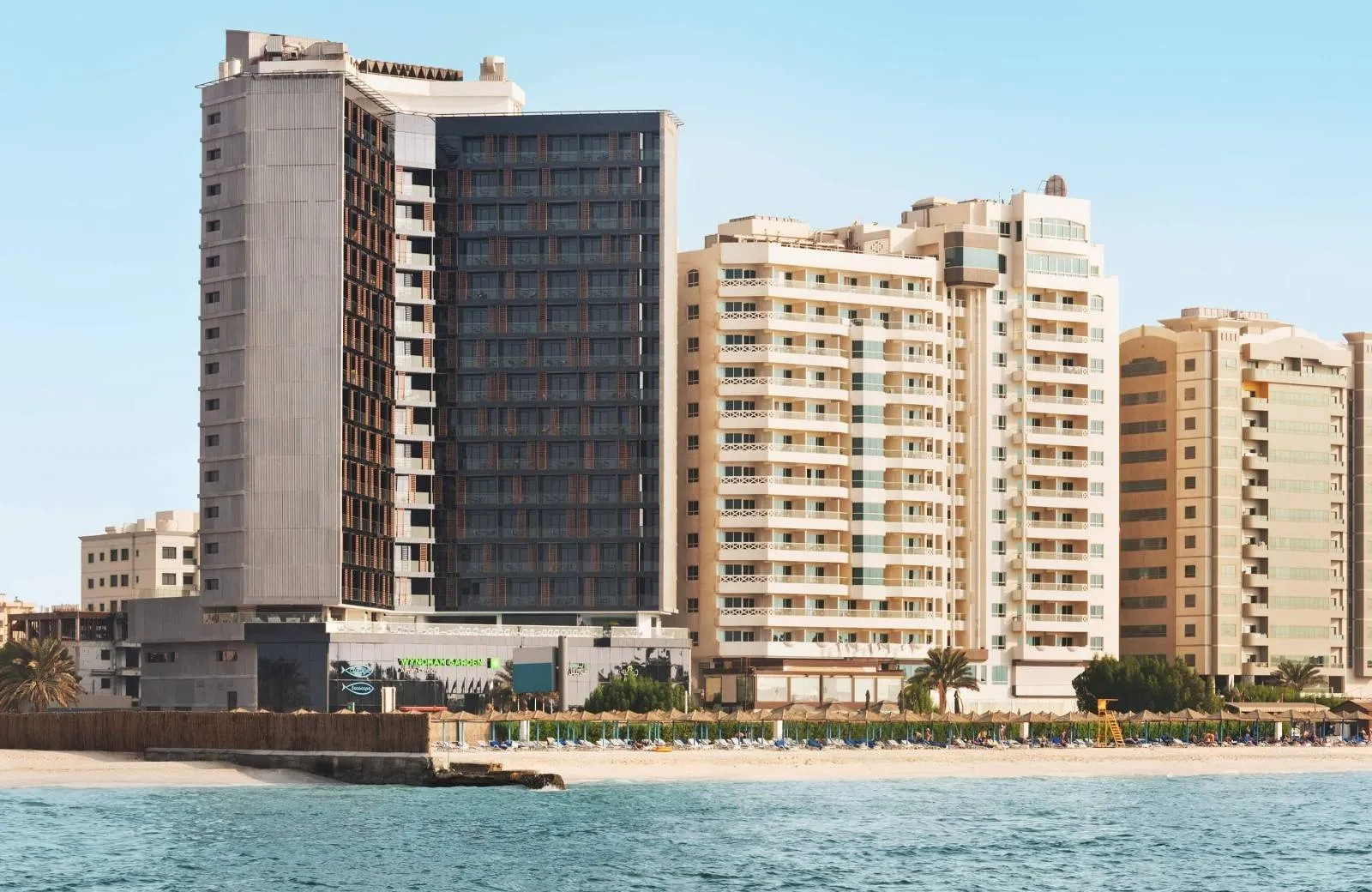 Wyndham Garden Ajman Corniche 4*