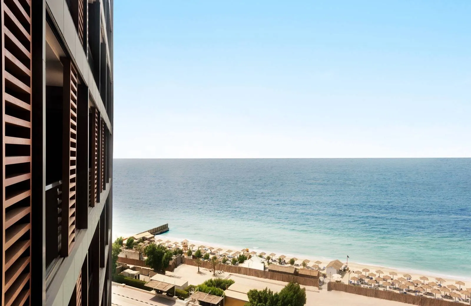 Wyndham Garden Ajman Corniche 4*