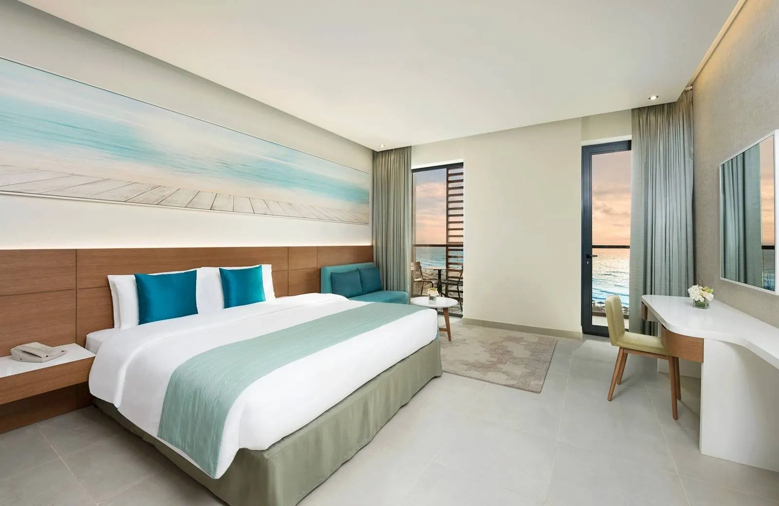 Wyndham Garden Ajman Corniche 4*