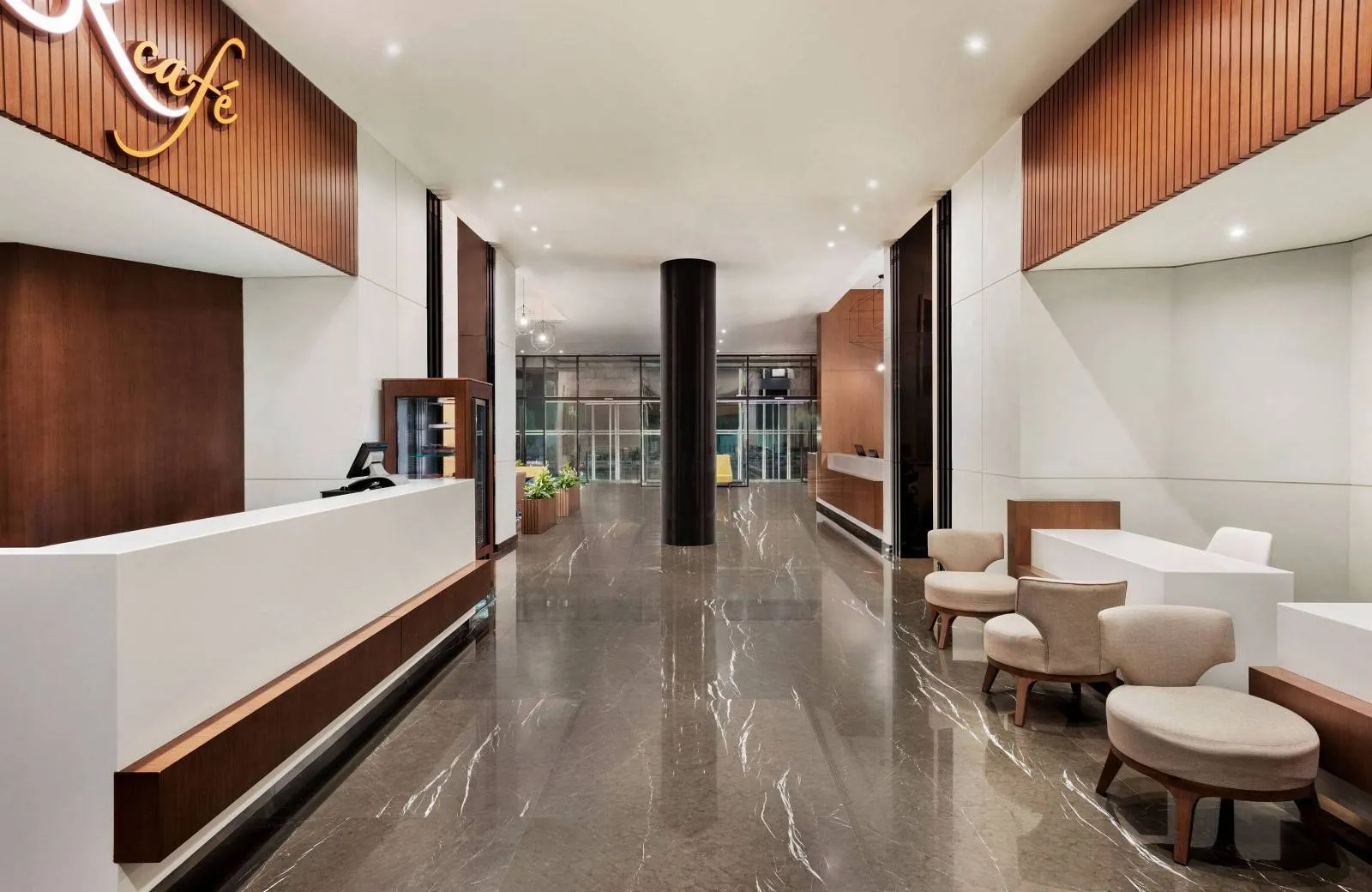 Wyndham Garden Ajman Corniche 4*