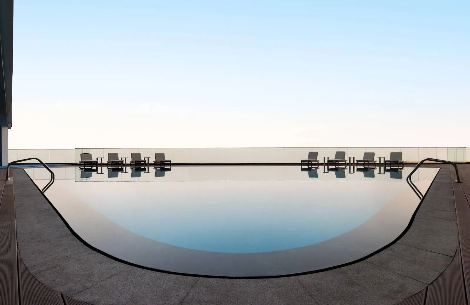 Wyndham Garden Ajman Corniche 4*