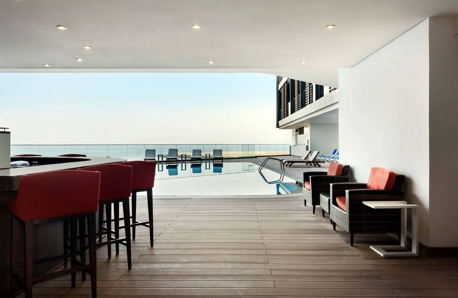 Wyndham Garden Ajman Corniche 4*