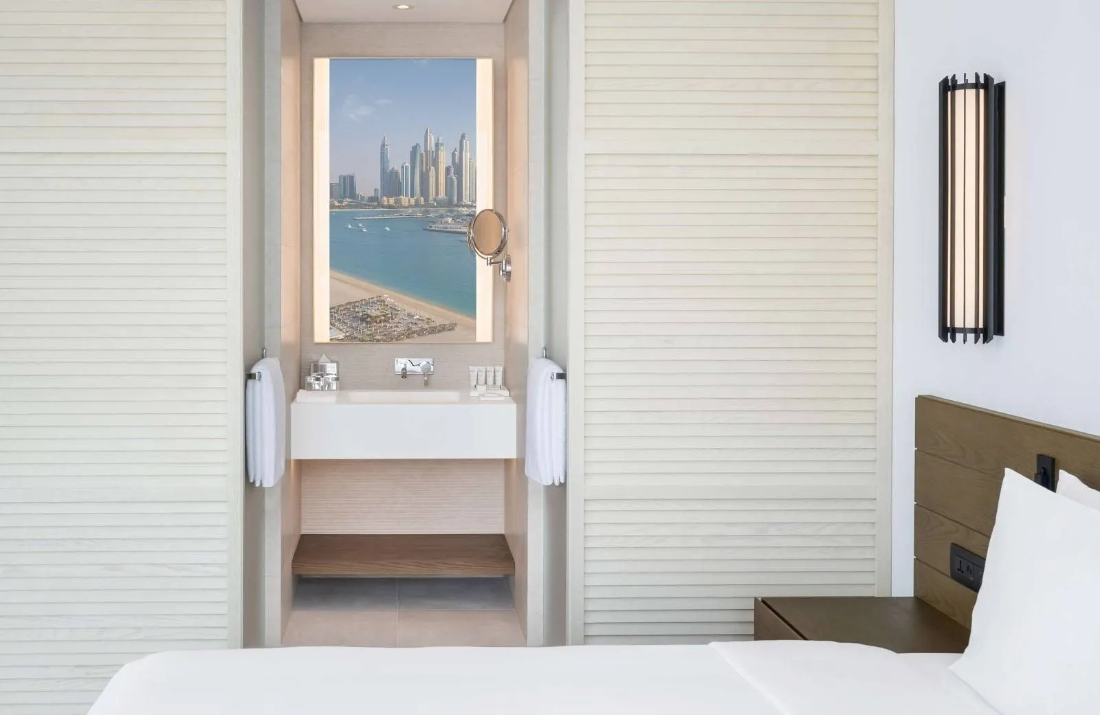 Radisson Beach Resort Palm Jumeirah 4*