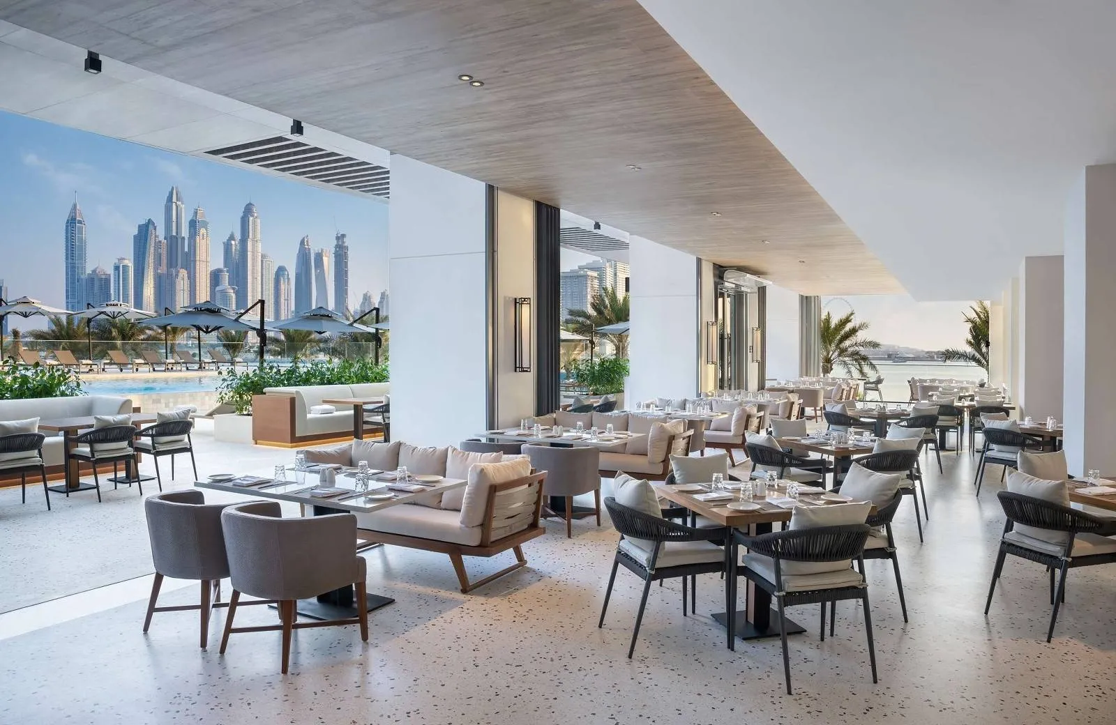 Radisson Beach Resort Palm Jumeirah 4*