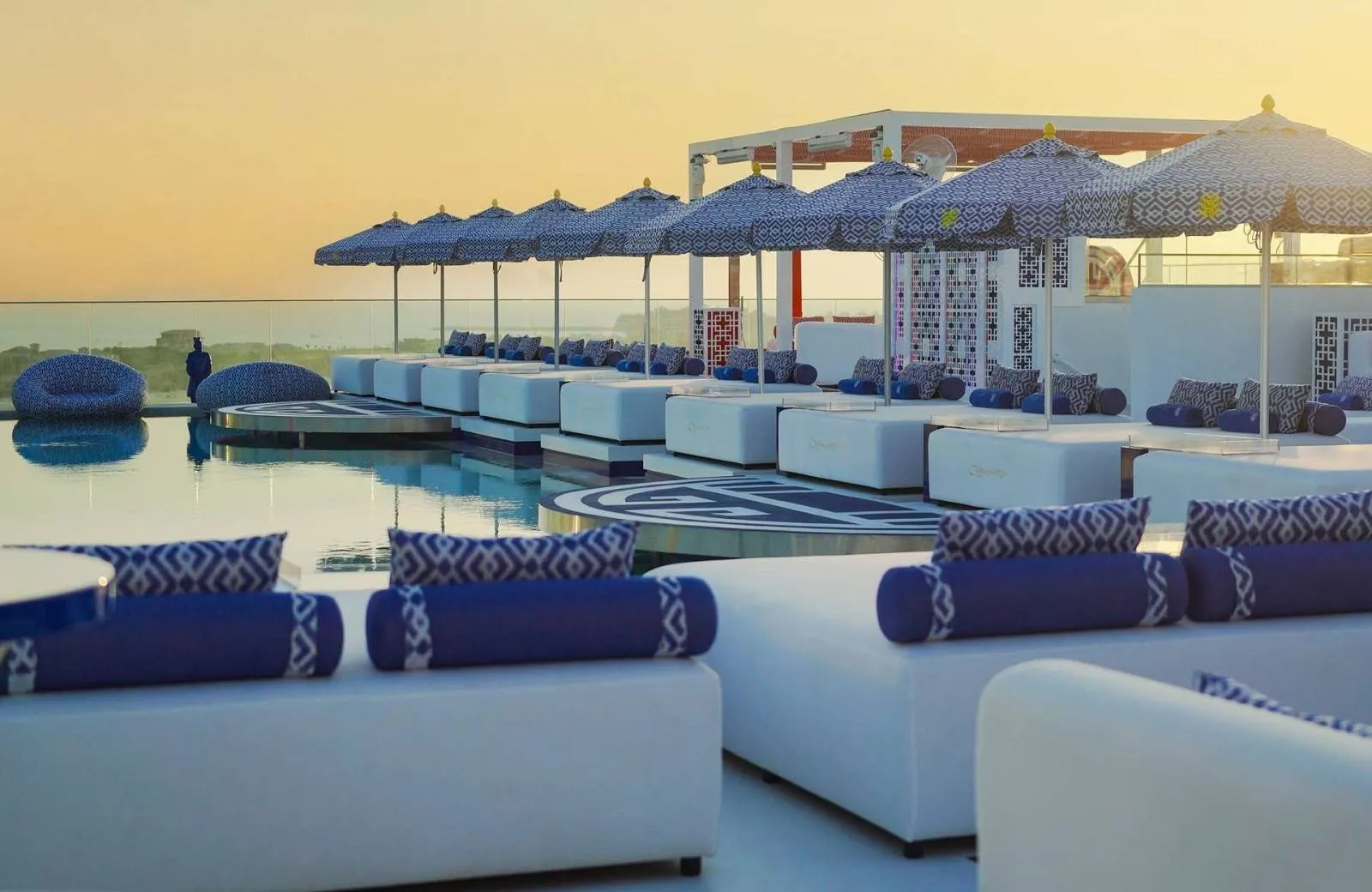 Radisson Beach Resort Palm Jumeirah 4*