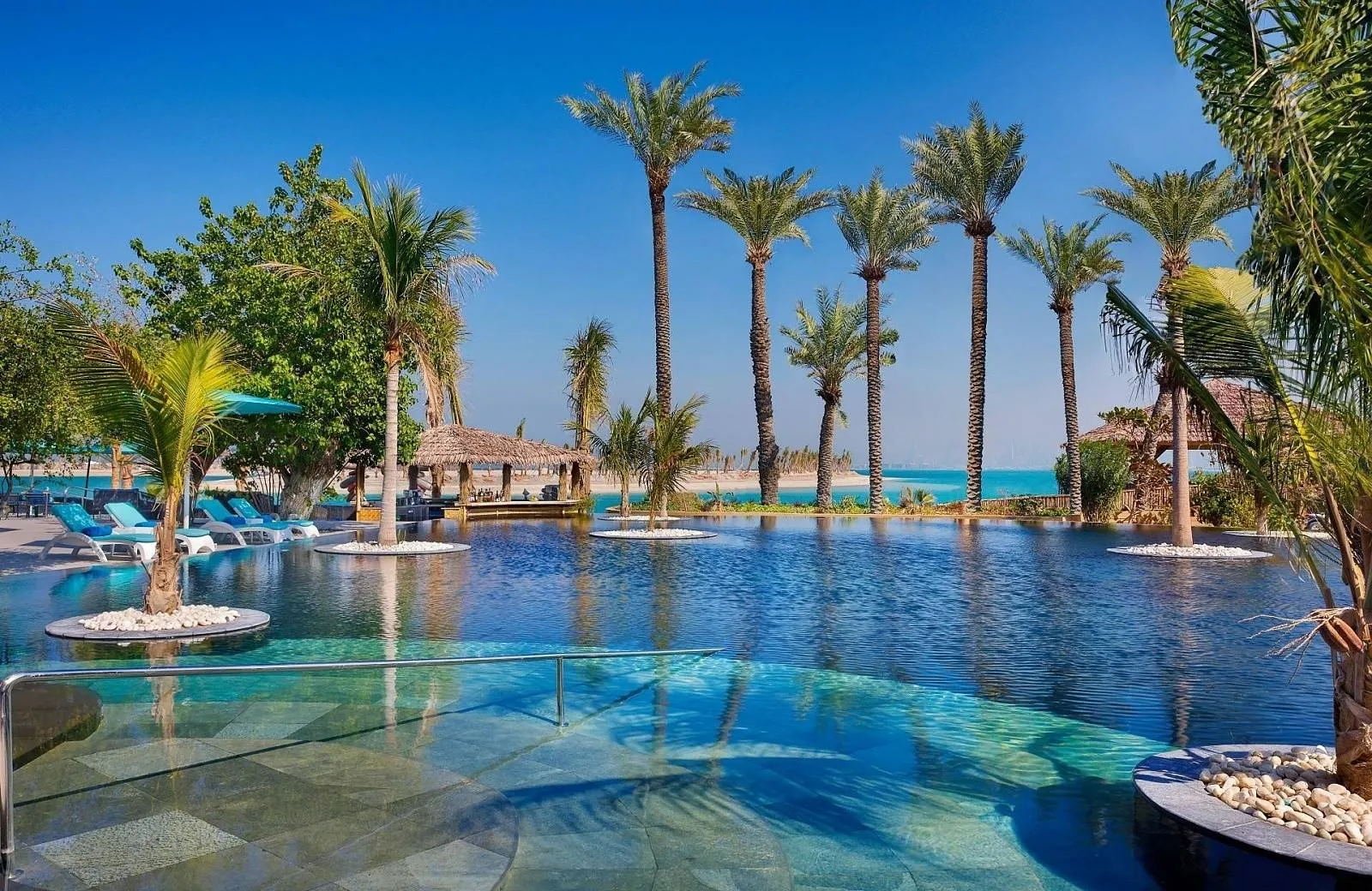 Anantara World Islands Dubai Resort 5*