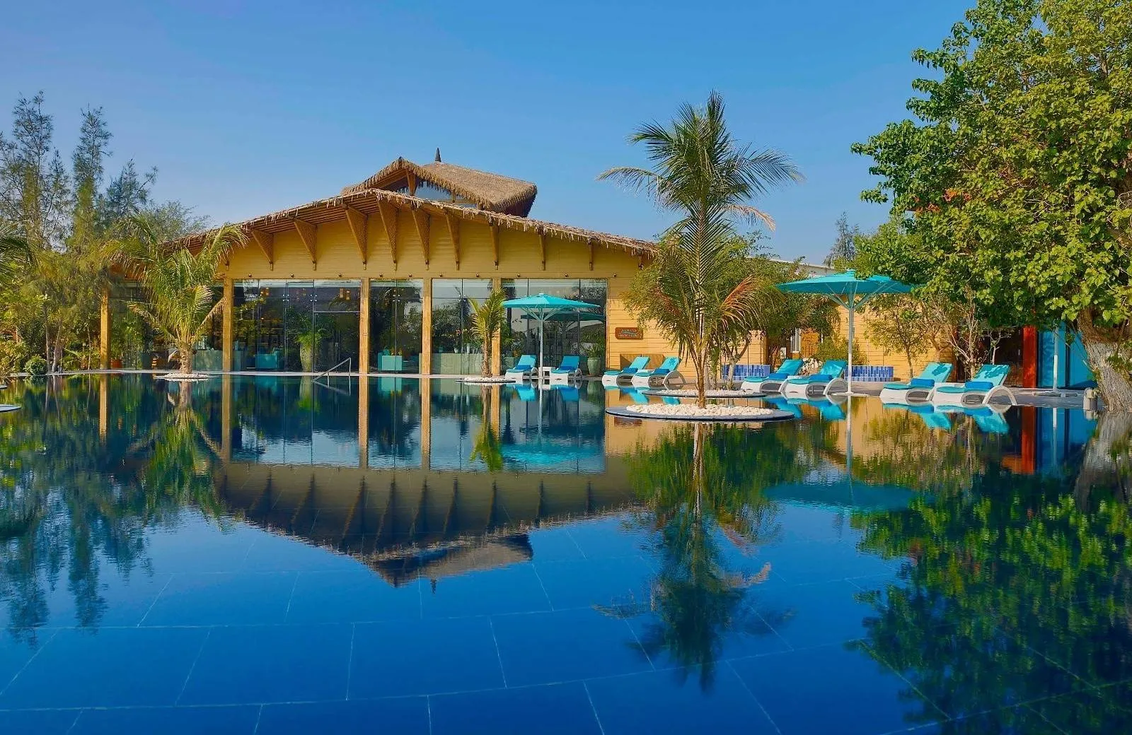 Anantara World Islands Dubai Resort 5*