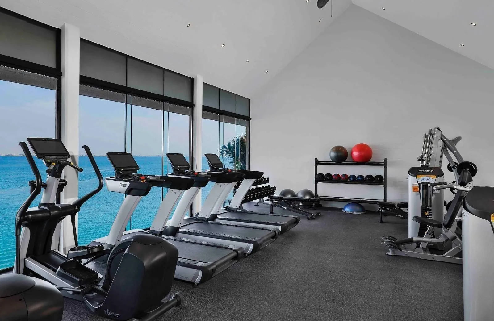 Anantara World Islands Dubai Resort 5*