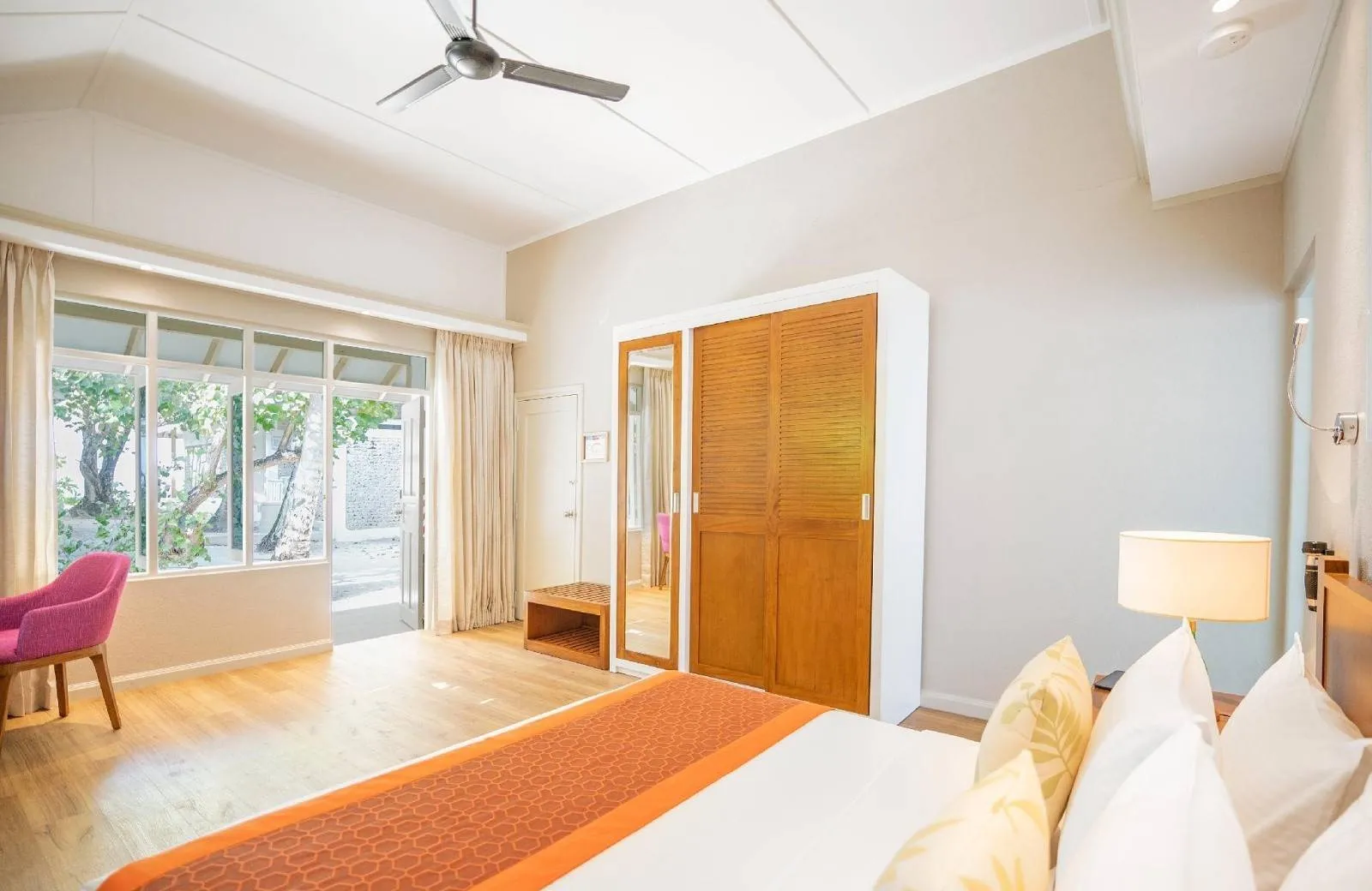 Ellaidhoo Maldives by Cinnamon 4*