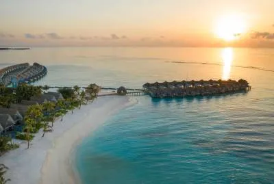 Outrigger Maldives Maafushivaru Resort 5*