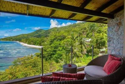Coco de Mer Hotel & The Black Parrot Suites 4*