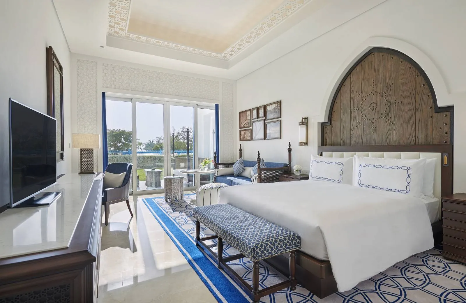 Hilton Salwa Beach Resort & Villas 5*