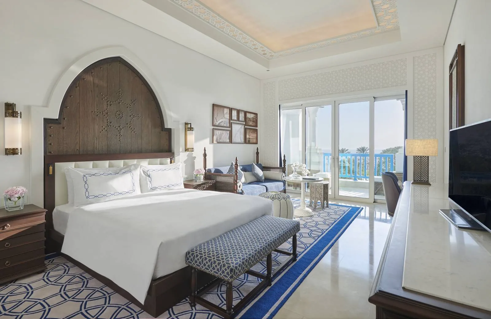 Hilton Salwa Beach Resort & Villas 5*