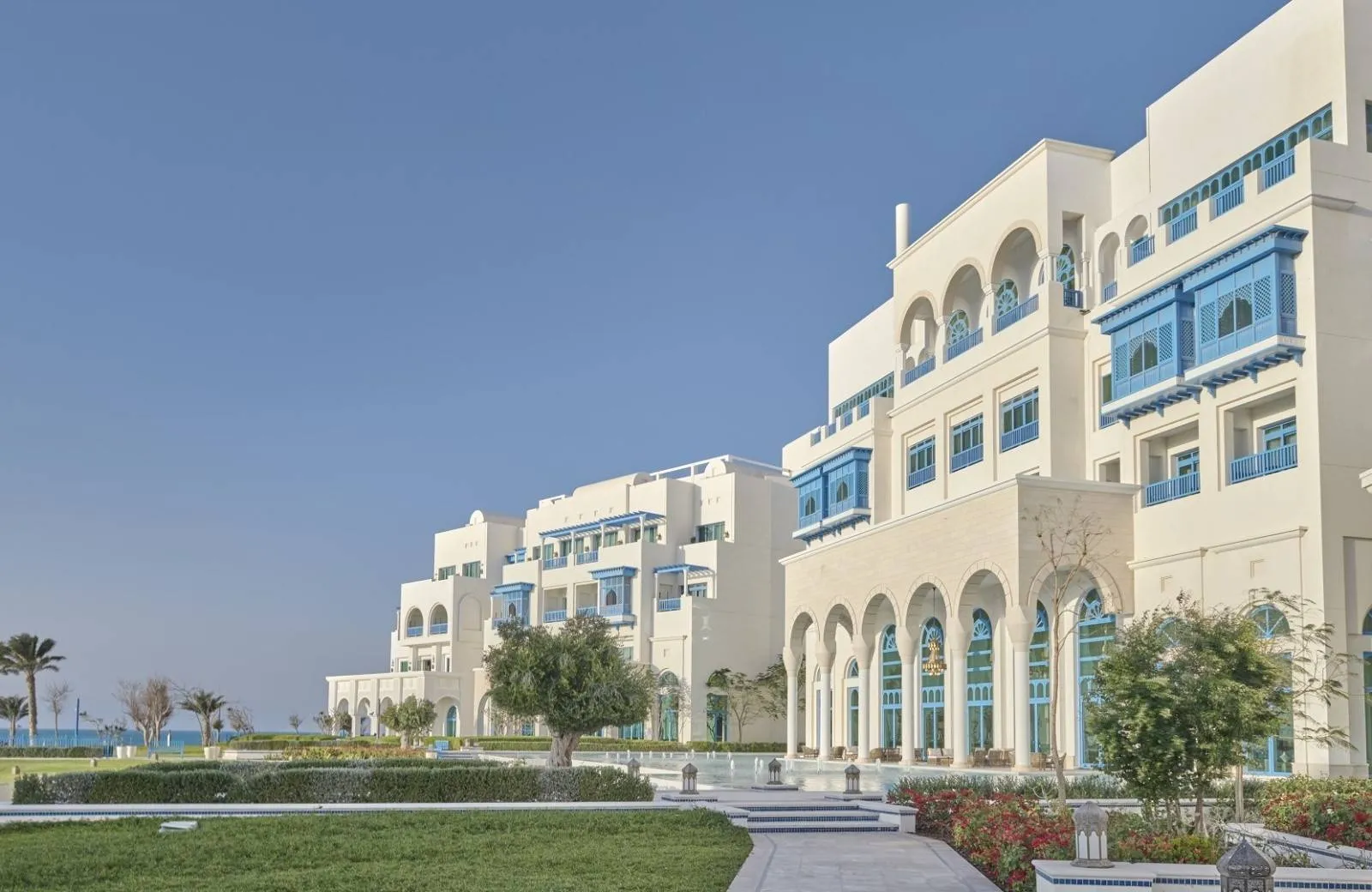 Hilton Salwa Beach Resort & Villas 5*