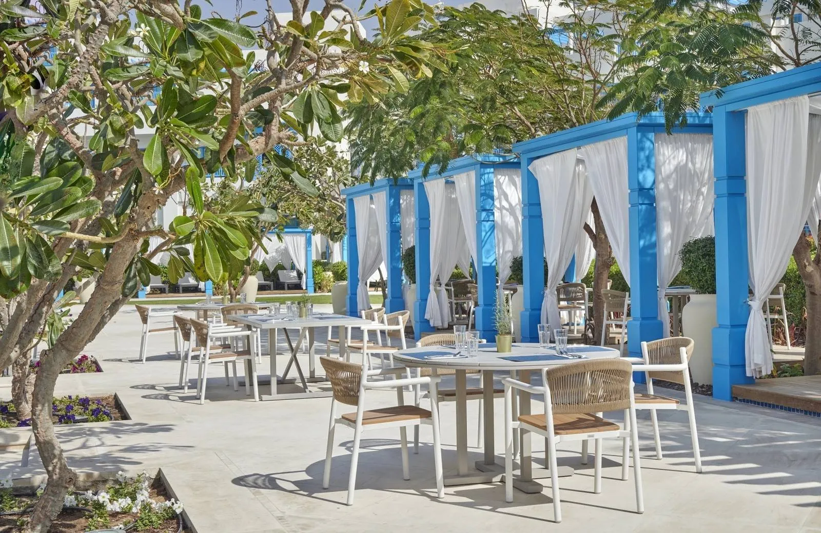 Hilton Salwa Beach Resort & Villas 5*