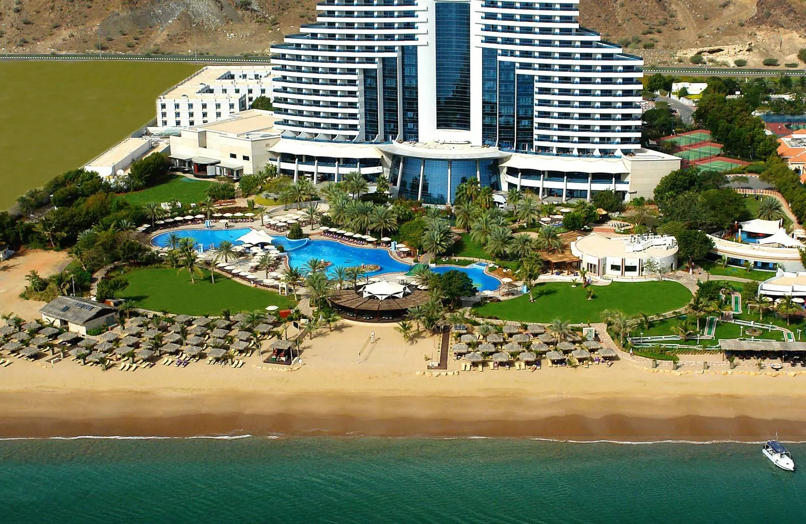 Le Meridien Al Aqah Beach Resort 5*