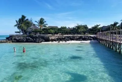 Reef & Beach Resort  4*