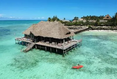 Reef & Beach Resort  4*