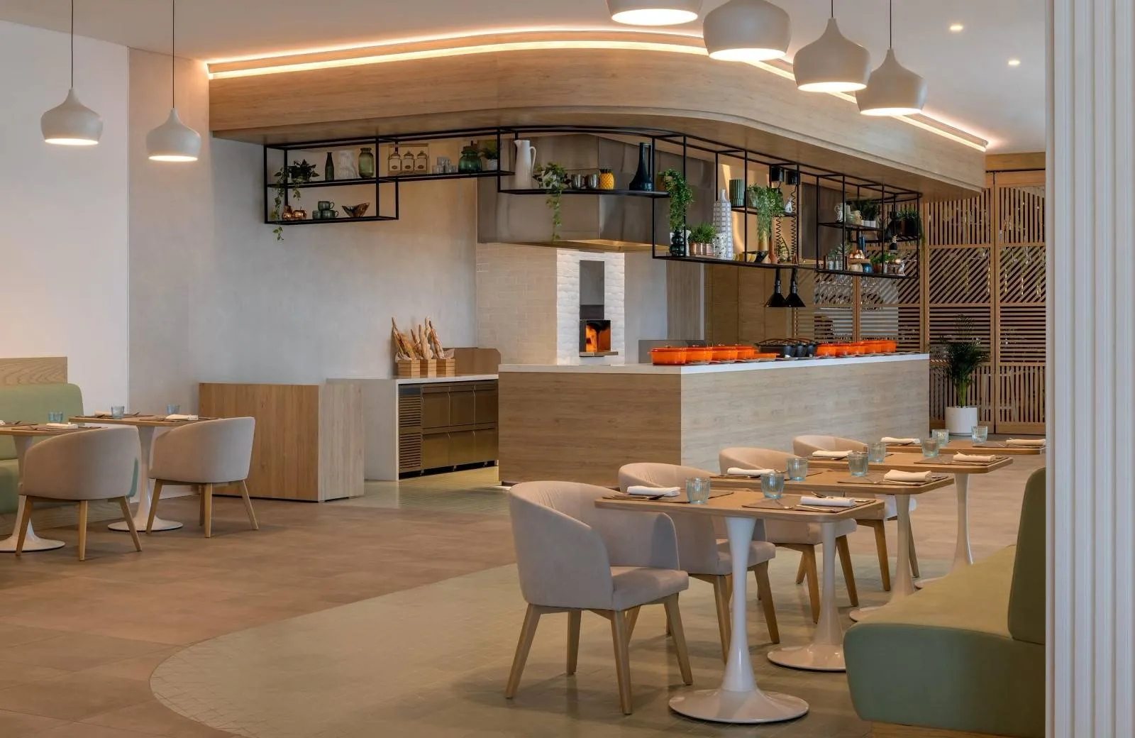 Holiday Inn Dubai Business Bay 4*