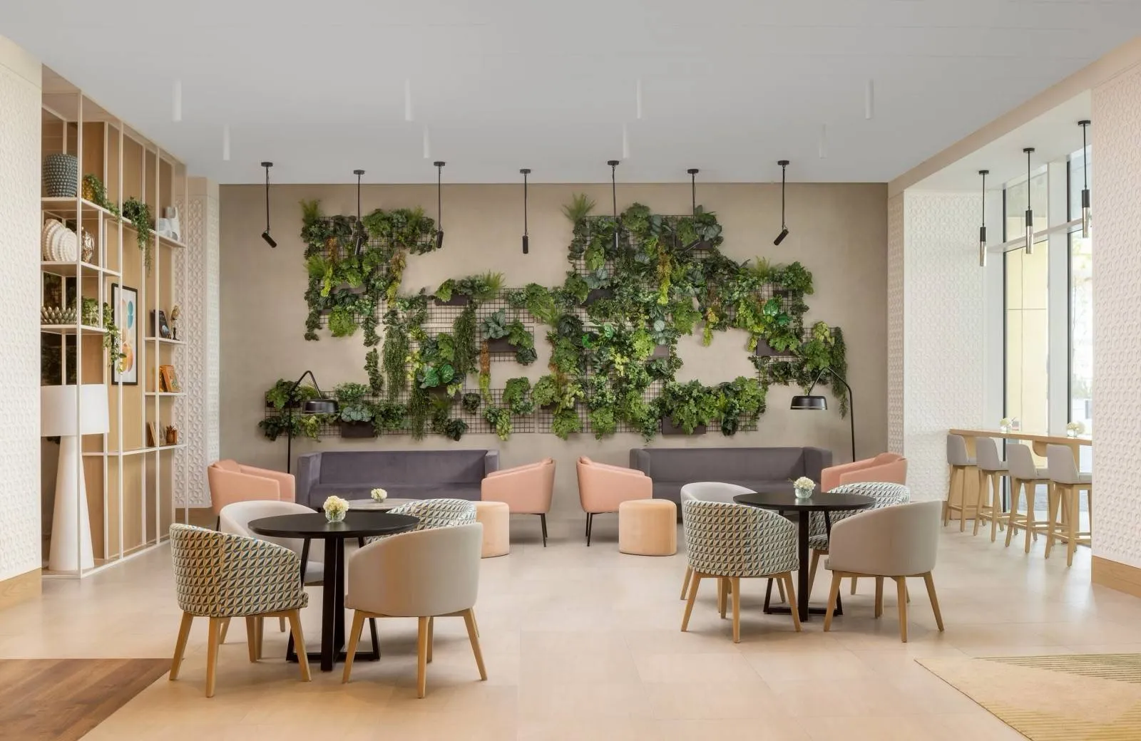 Holiday Inn Dubai Business Bay 4*