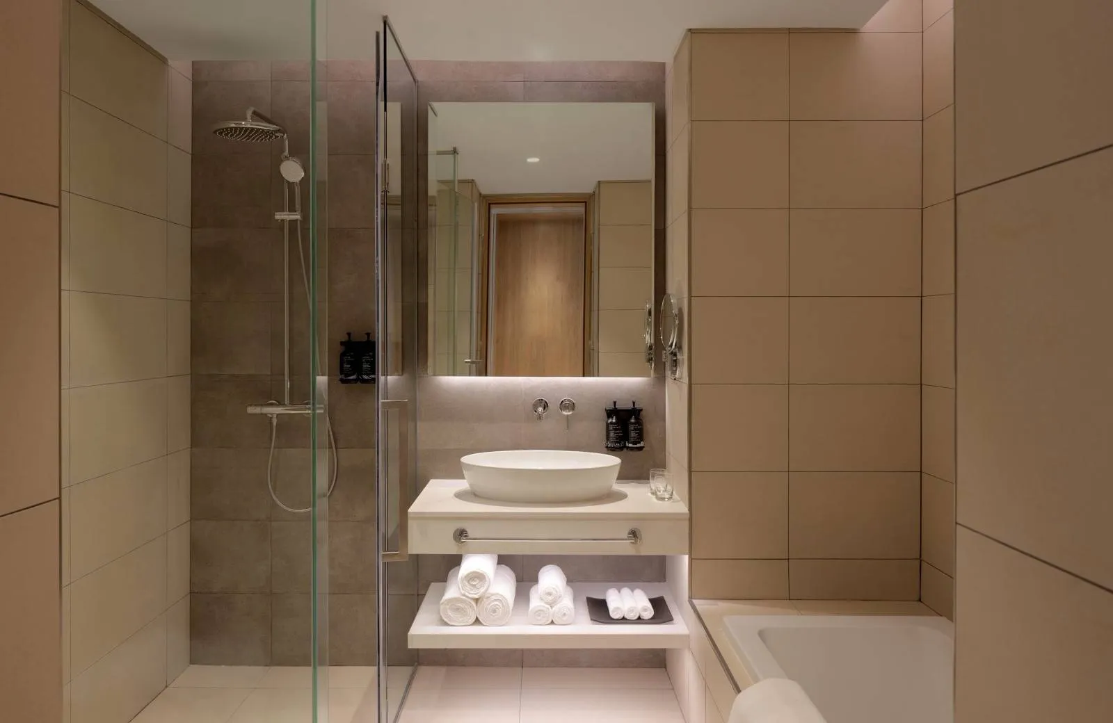 Holiday Inn Dubai Business Bay 4*