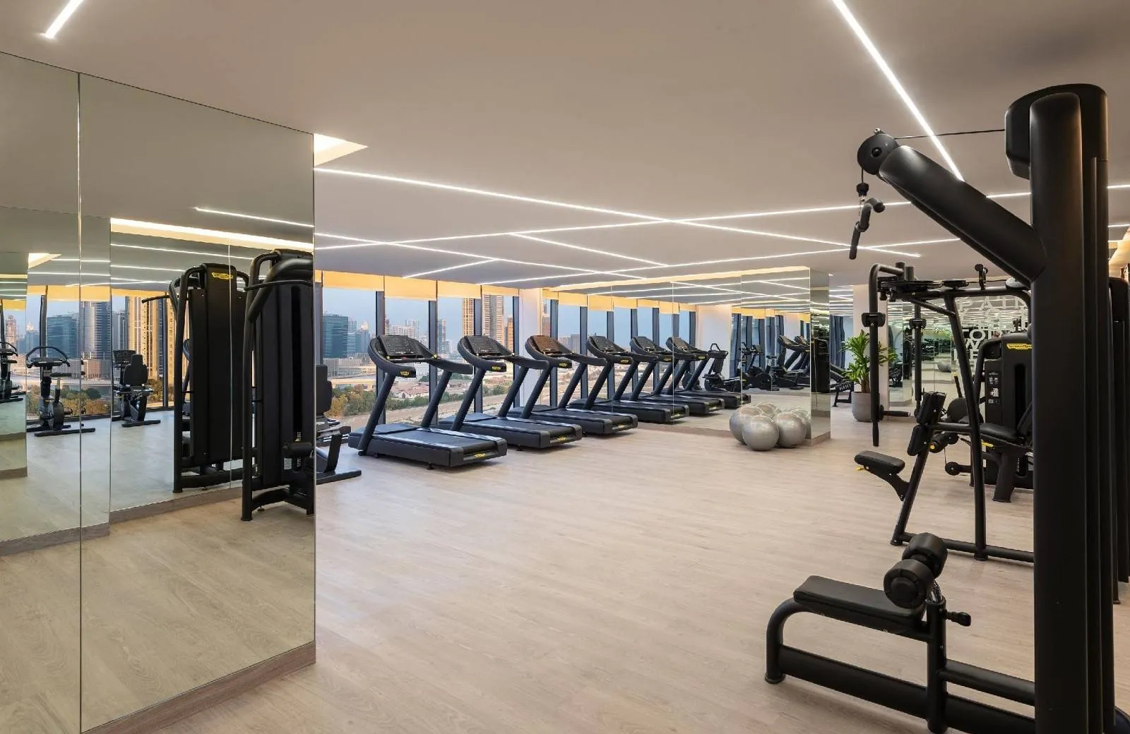 DAMAC Maison Aykon City Dubai 4*