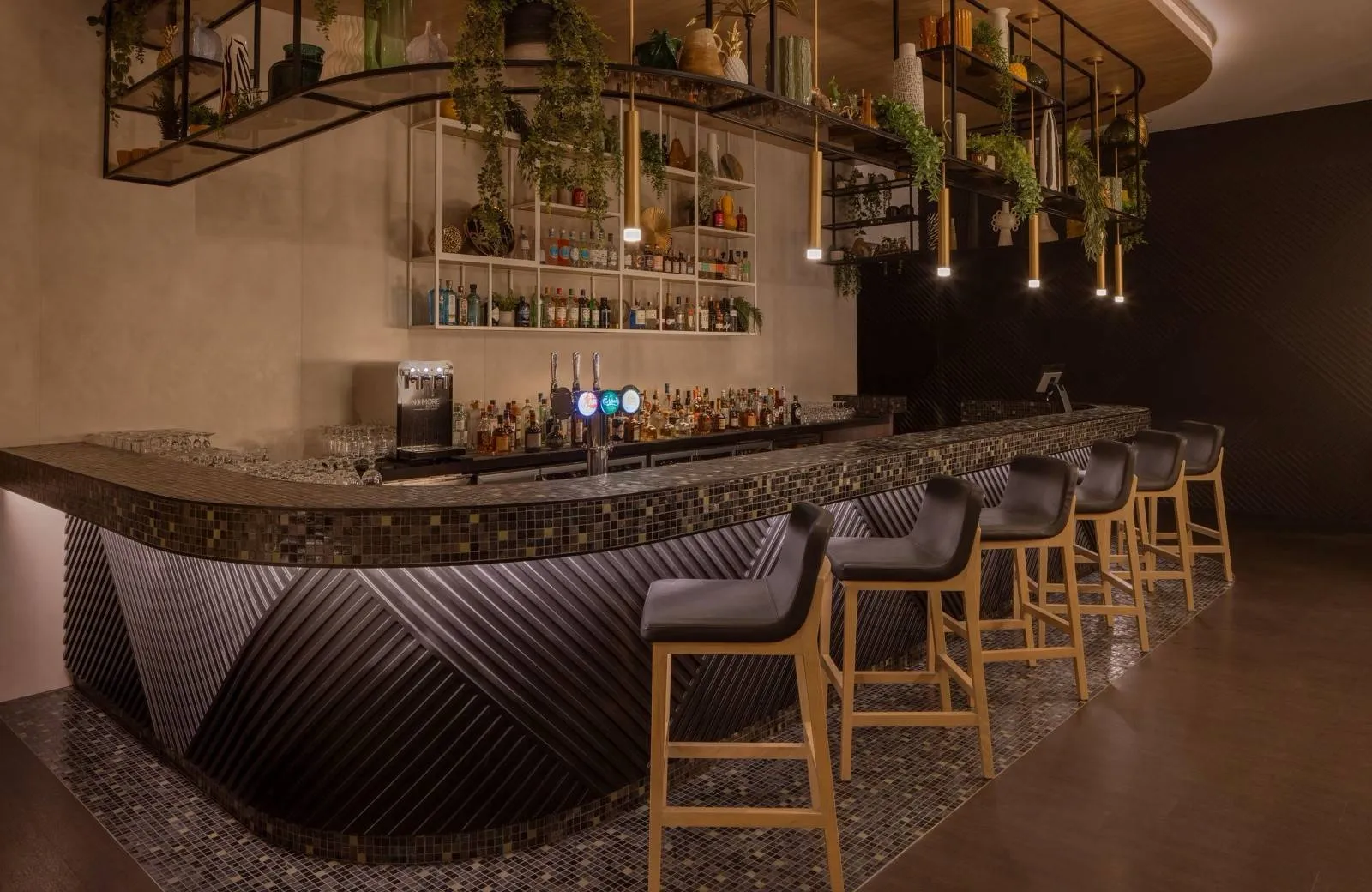 Holiday Inn Dubai Business Bay 4*