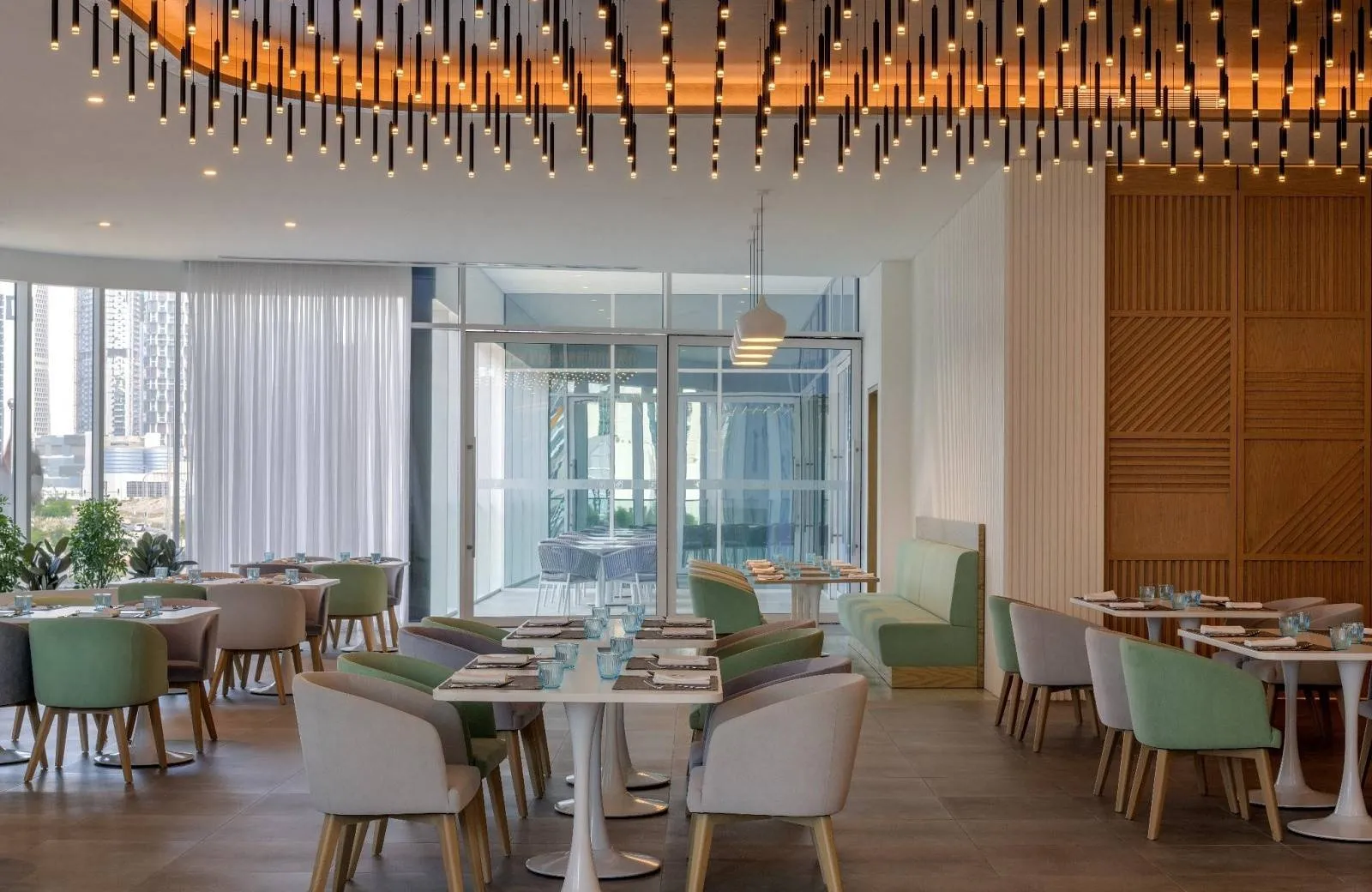 Holiday Inn Dubai Business Bay 4*