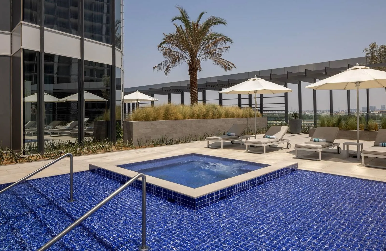 Holiday Inn Dubai Business Bay 4*