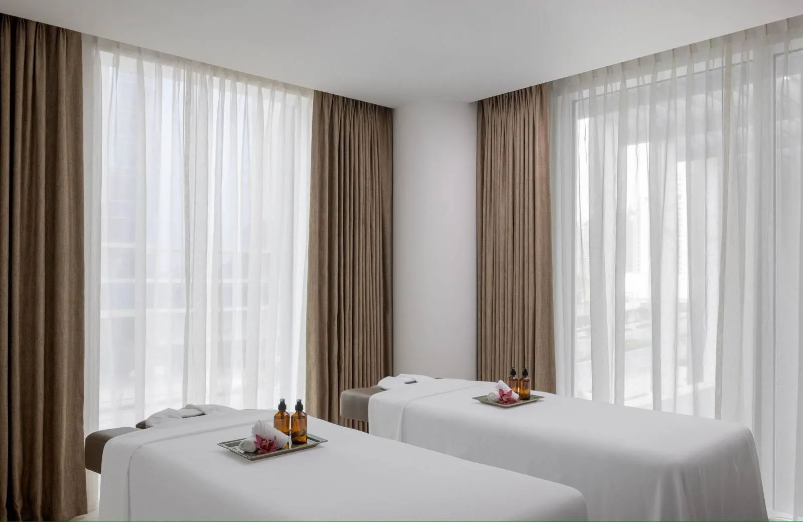 Holiday Inn Dubai Business Bay 4*