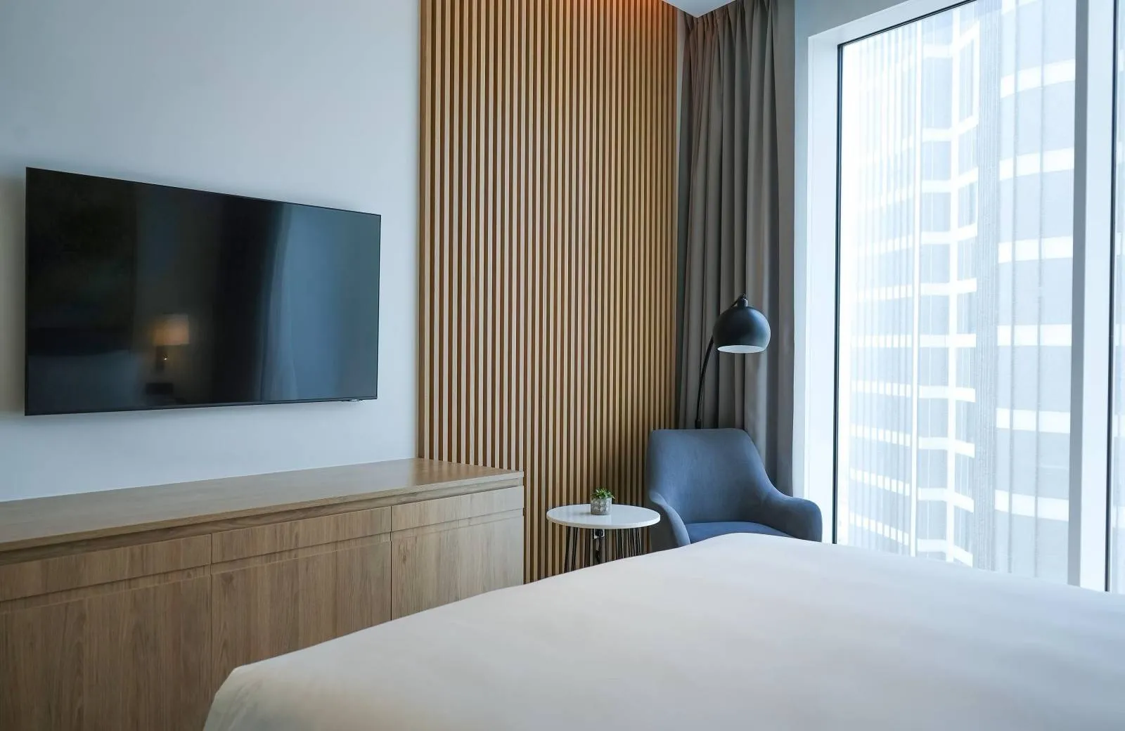 Holiday Inn Dubai Business Bay 4*