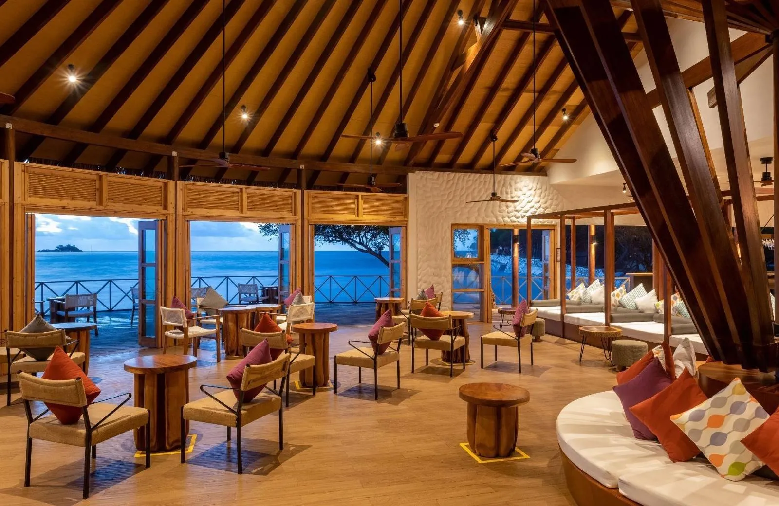 Cinnamon Dhonveli Maldives 4*