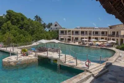 Reef & Beach Resort  4*