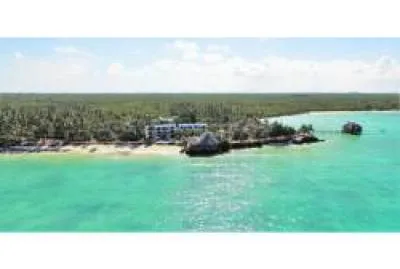 Reef & Beach Resort  4*