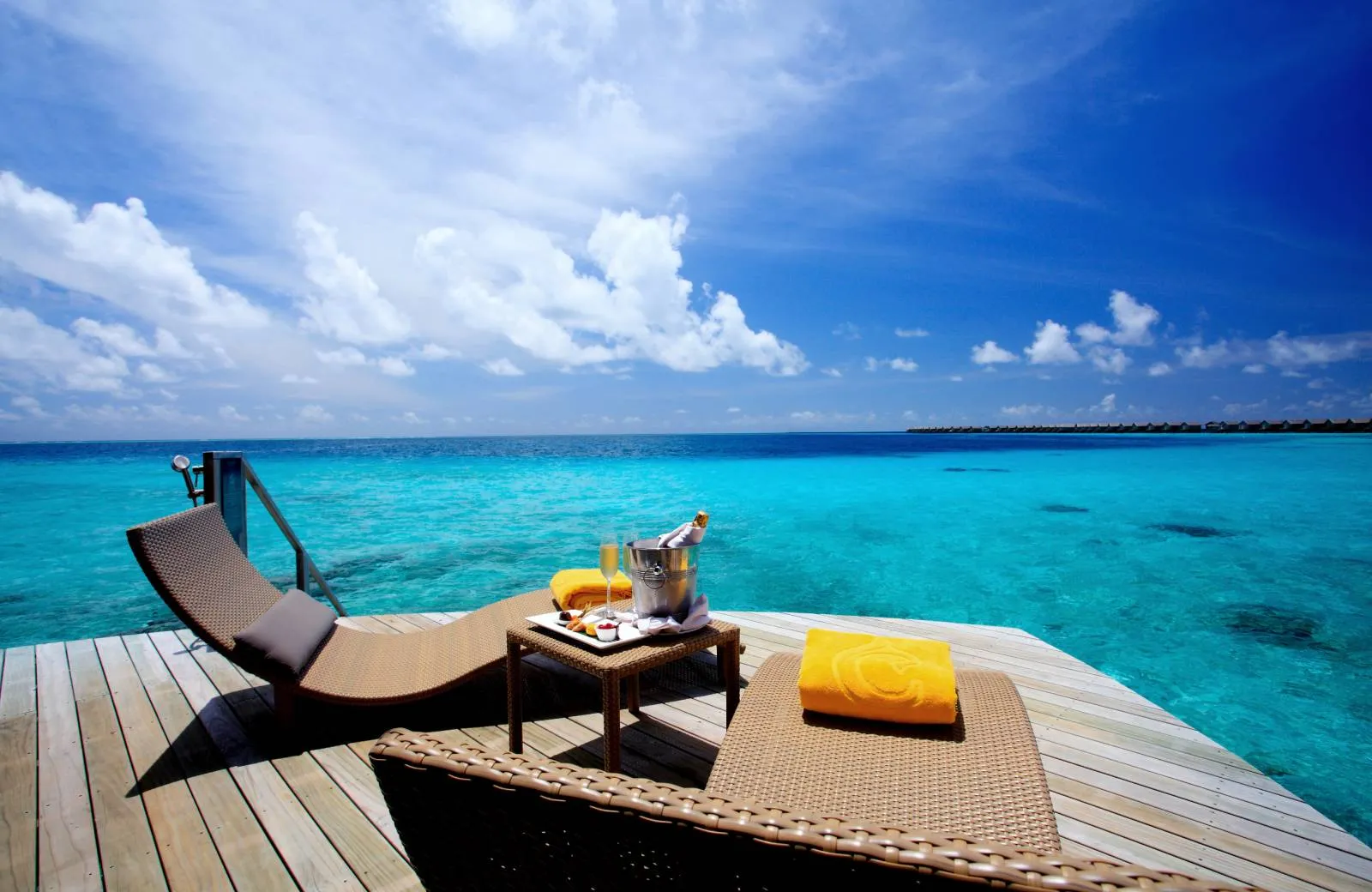Centara Ras Fushi Resort & Spa Maldives 4*