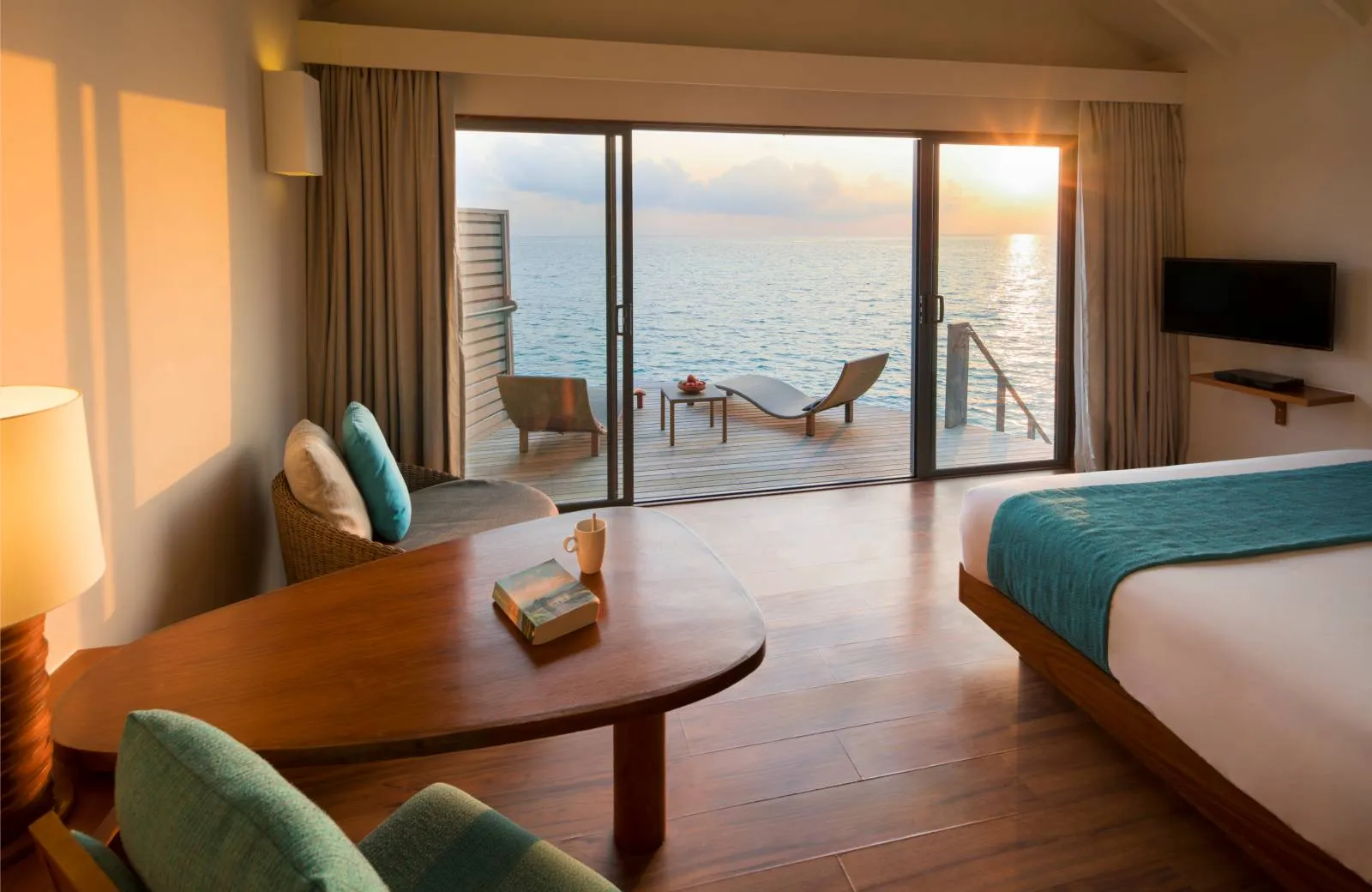 Centara Ras Fushi Resort & Spa Maldives 4*