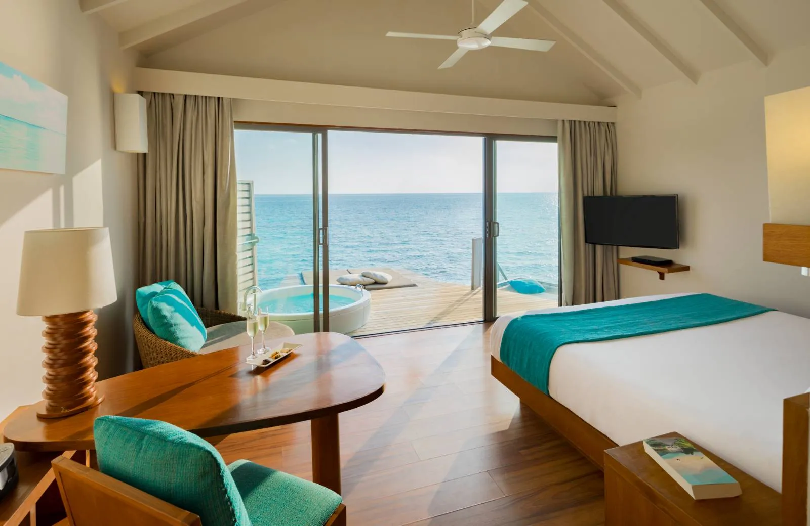 Centara Ras Fushi Resort & Spa Maldives 4*