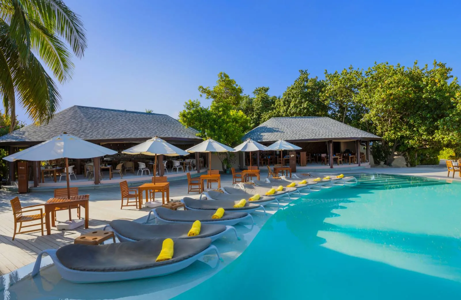 Centara Ras Fushi Resort & Spa Maldives 4*