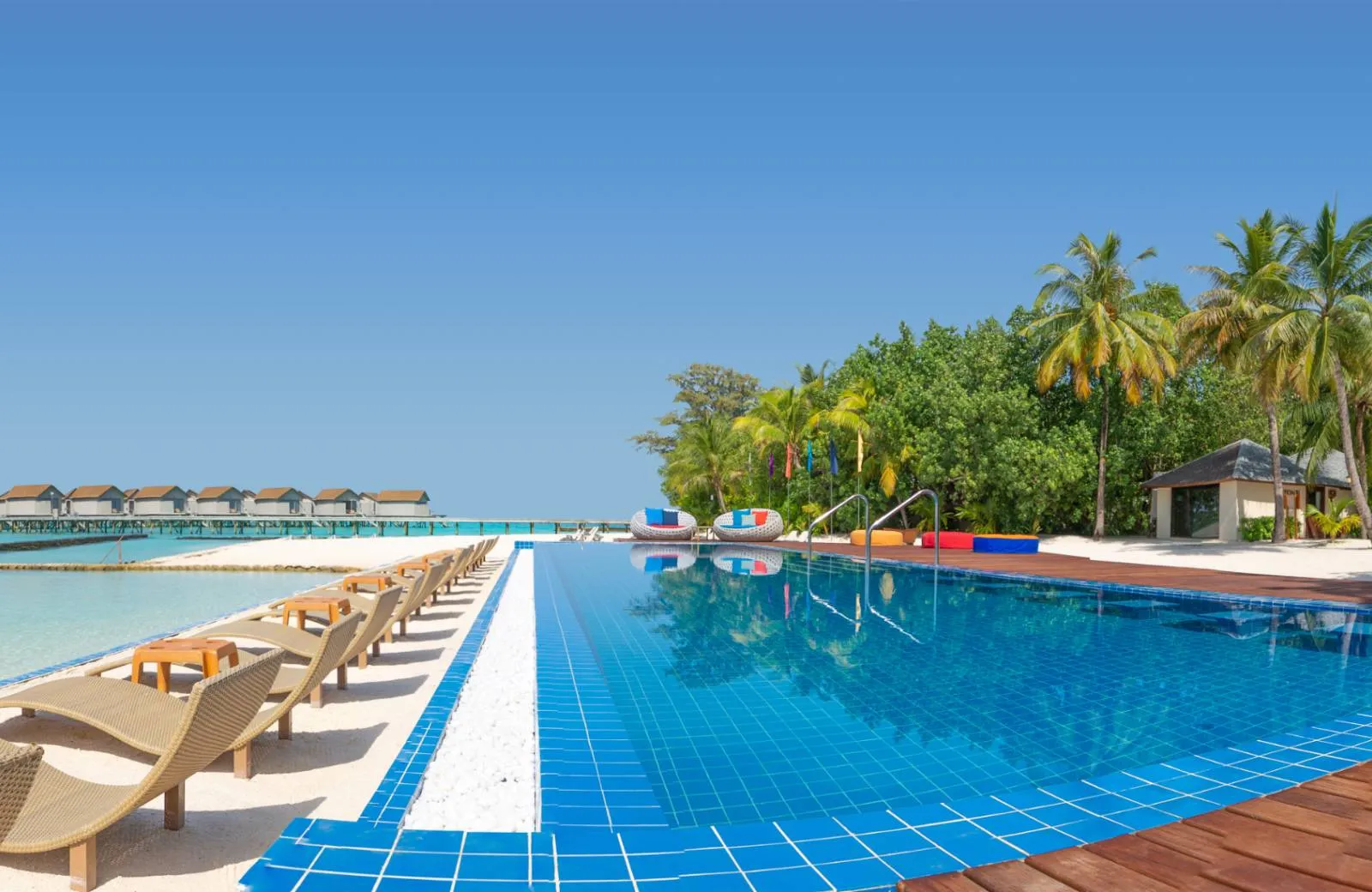 Centara Ras Fushi Resort & Spa Maldives 4*