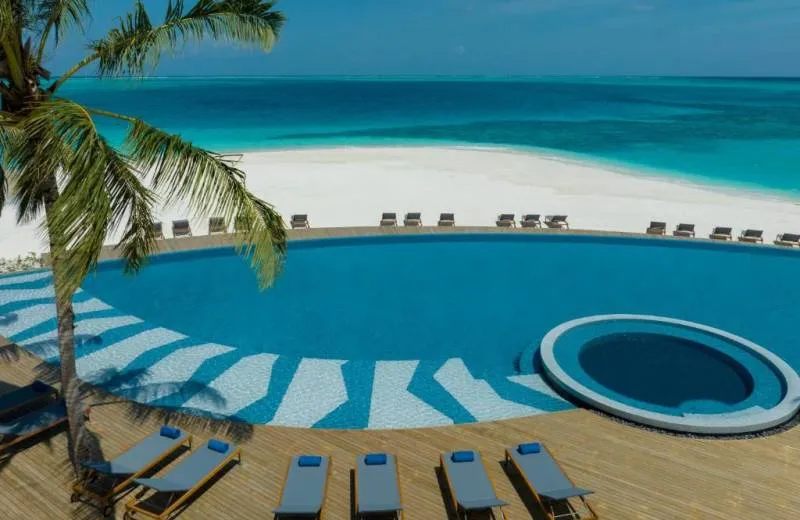 Avani+ Fares Maldives Resort 5*