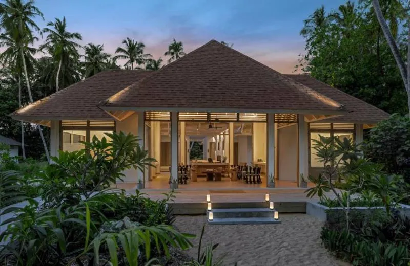 Avani+ Fares Maldives Resort 5*