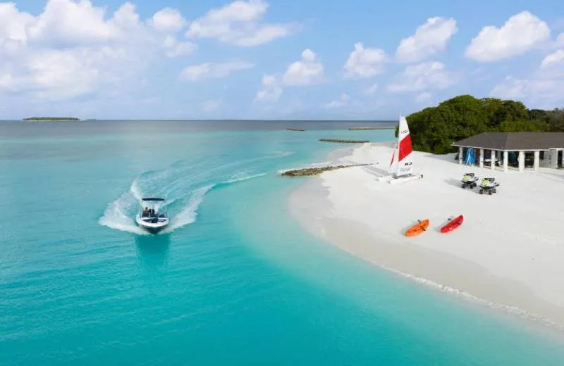 Avani+ Fares Maldives Resort 5*