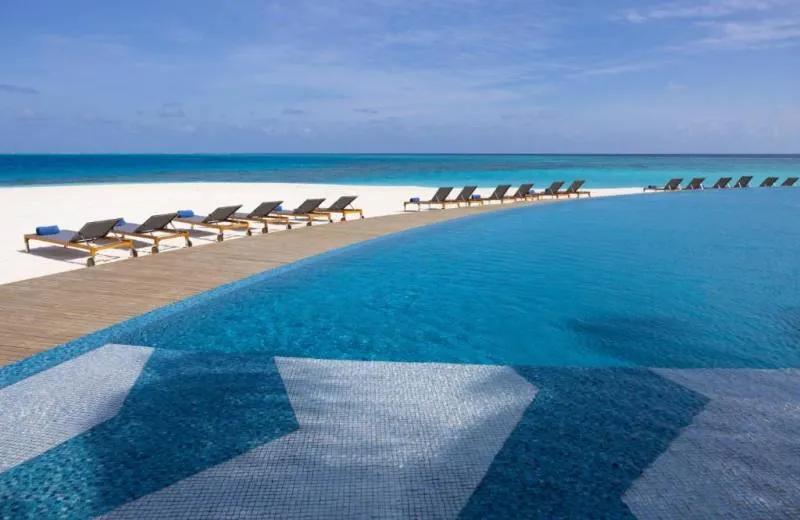 Avani+ Fares Maldives Resort 5*