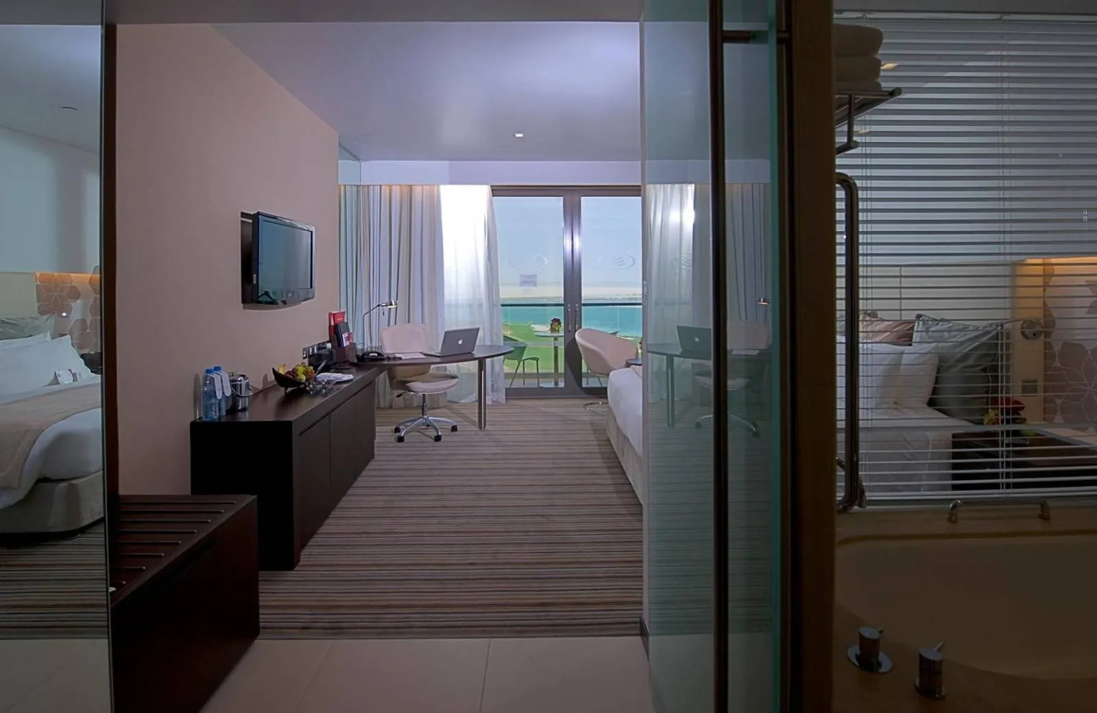 Crowne Plaza Abu Dhabi Yas Island 4*