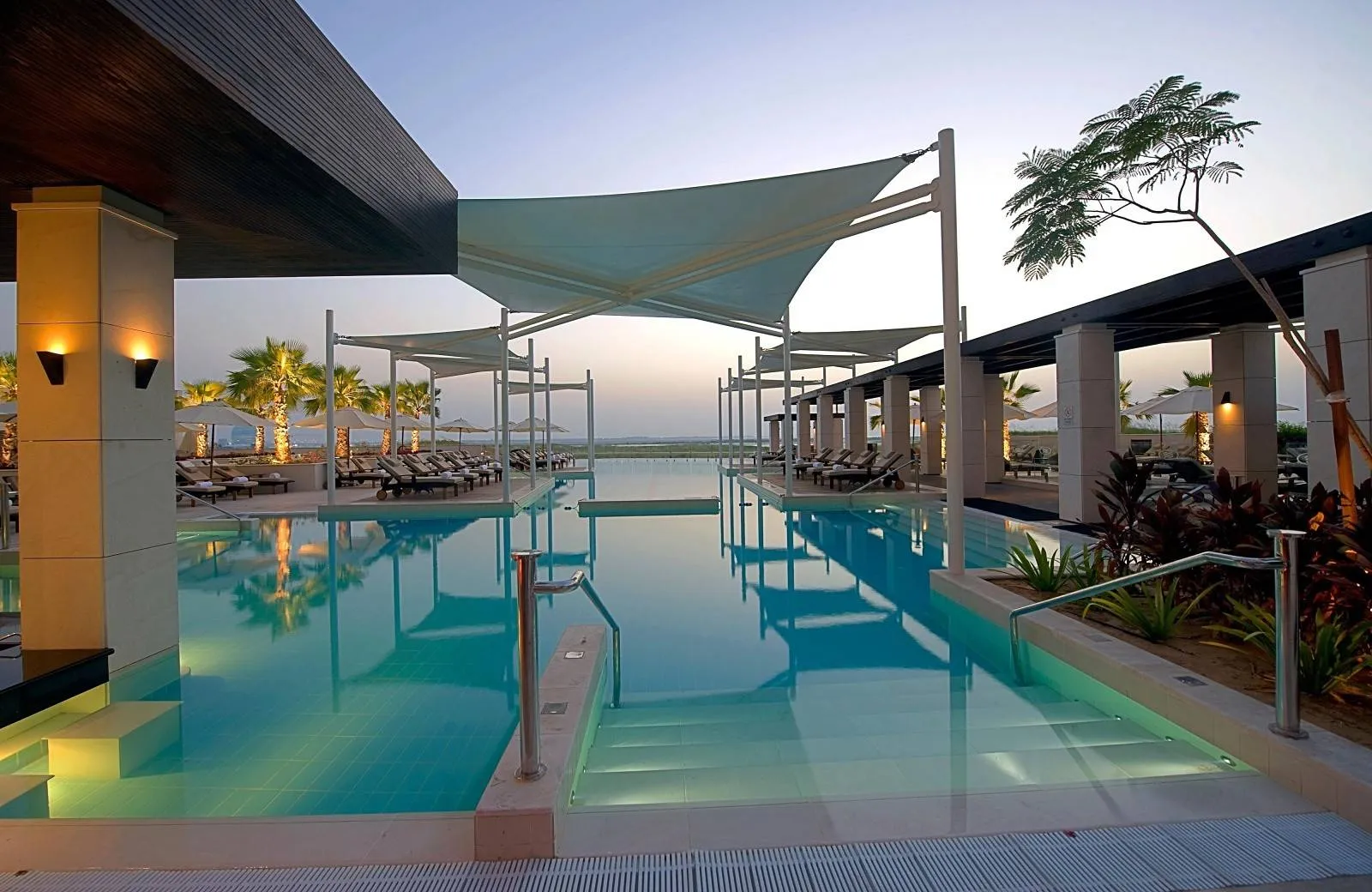 Crowne Plaza Abu Dhabi Yas Island 4*